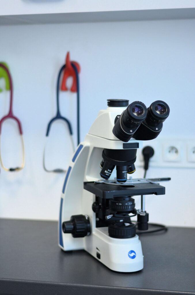 16 usługi.mikroskop.mikroskopowanie.swierzb.swierzbowiec.uszy.cytologia.szkielka.barwienie.babeszjoza.rozmaz.stetoskop.osłuchiwanie.osłuchać.serce.pluca.płuca.